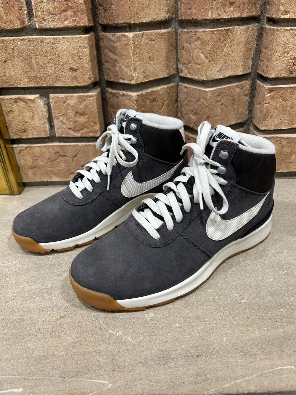 Nike Women’s Sneakers Size 11 Acorra Suede High Top Athletic 806977-210
